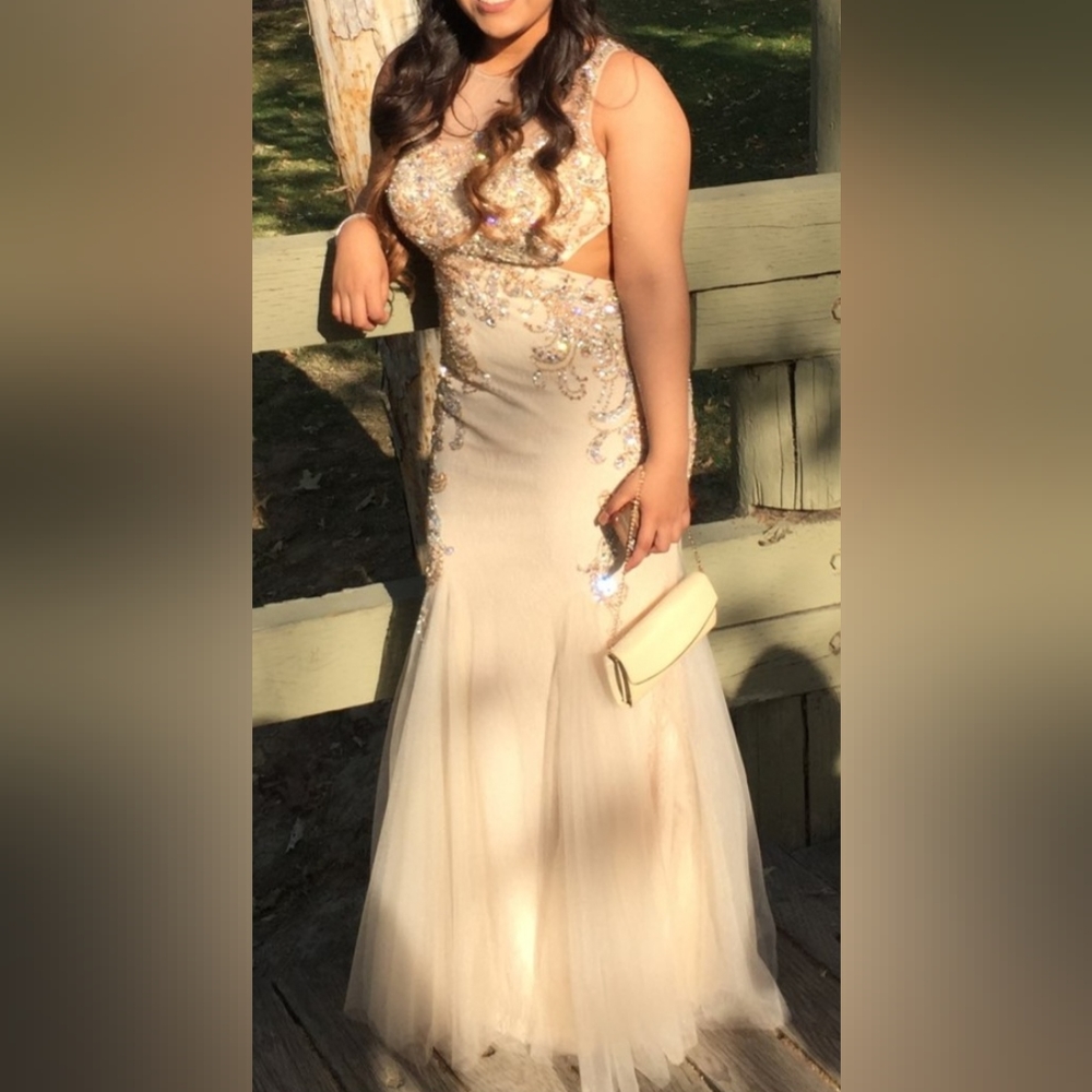 Dress - Picture 2 of 4
